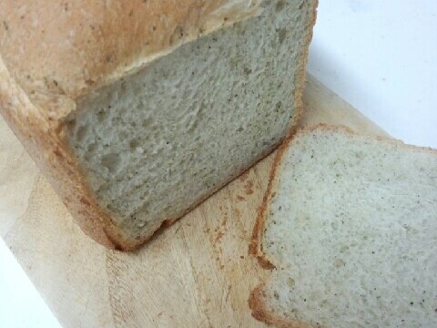 毎日食べているバジル食パン